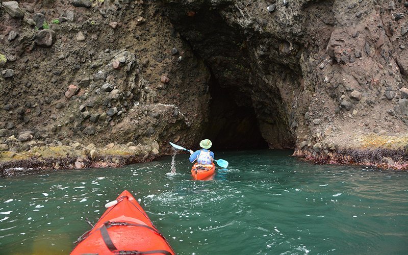 hanazono niseko sea kayaking shakotan cave