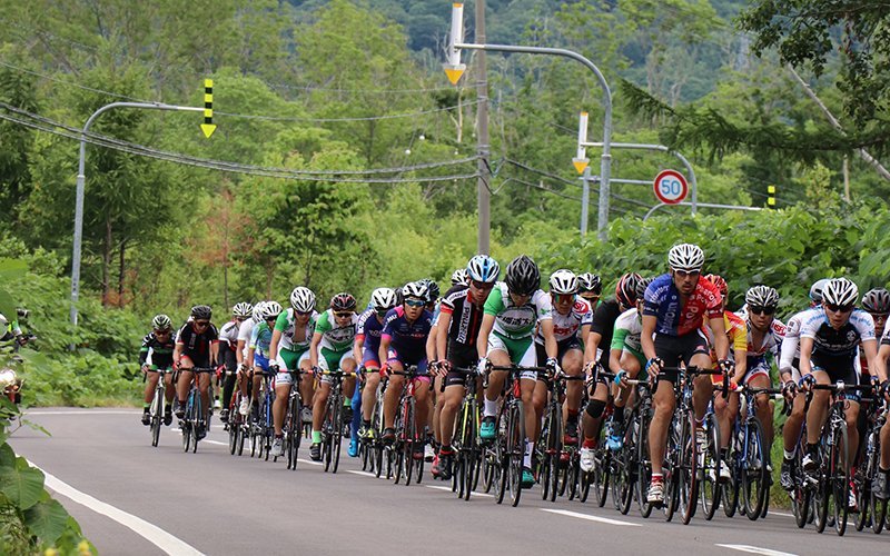 hanazono hill climb cyclists