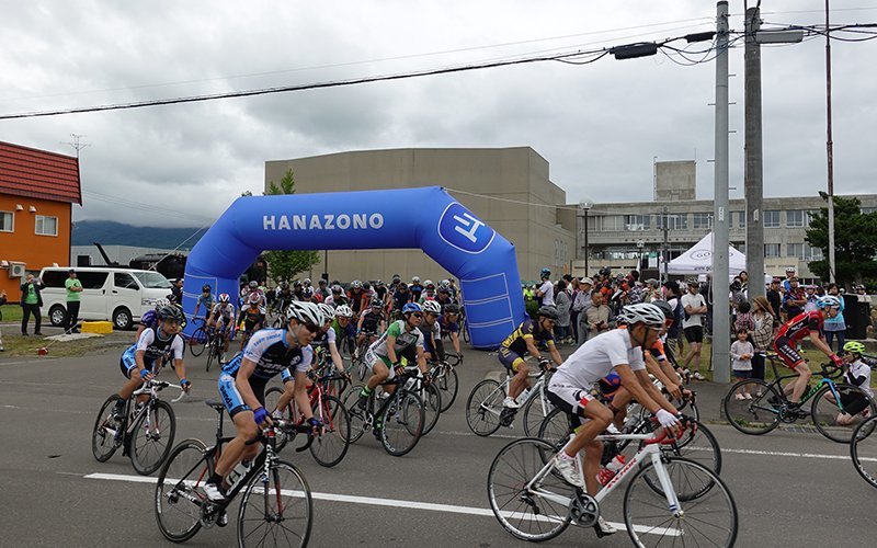 hanazono hill climb cycling race start