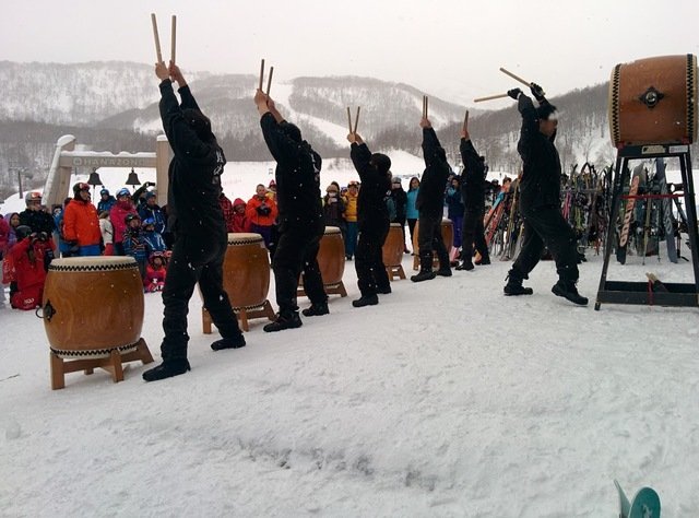 Hanazono taiko drum new year medium
